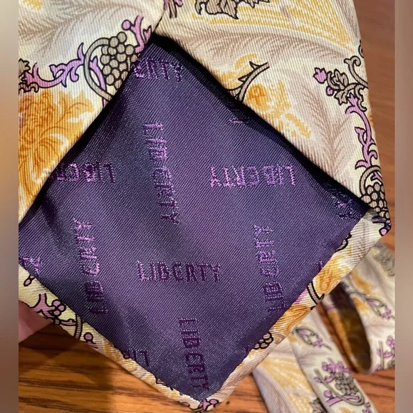 EUC LIBERTY Tie, gold/purple colors, grape vine flower pattern. - Picture 4 of 7
